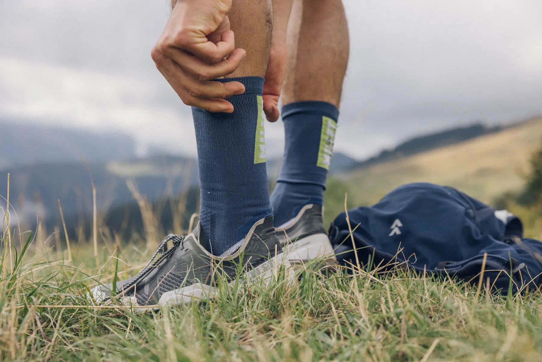 Αθλητικές κάλτσες unisex Millet INTENSE MID SOCKS /SAPHIR